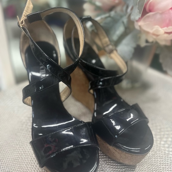 JIMMY CHOO BLACK PATENT LEATHER AND CORK WEDGES - Picture 4 of 6